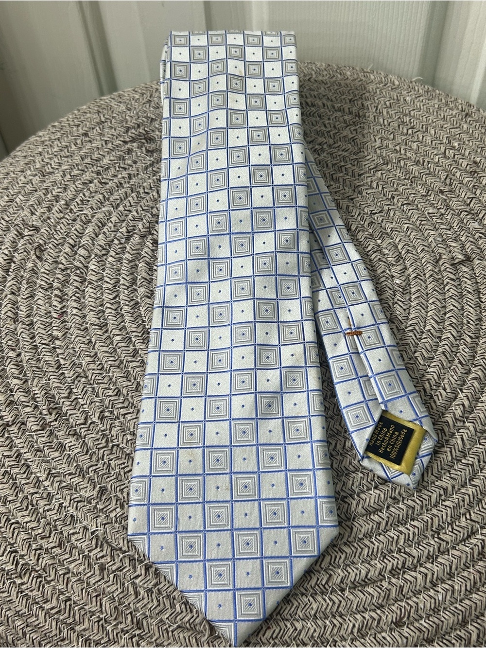 Donald J. Trump Signature Collection Men's Blue/White Silver Geometric Silk Tie - Picture 1 of 6
